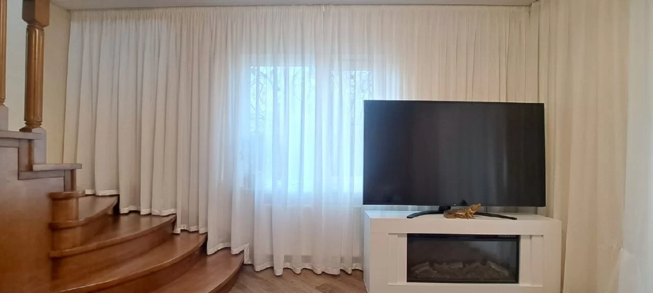 Легкая штора на косое окно